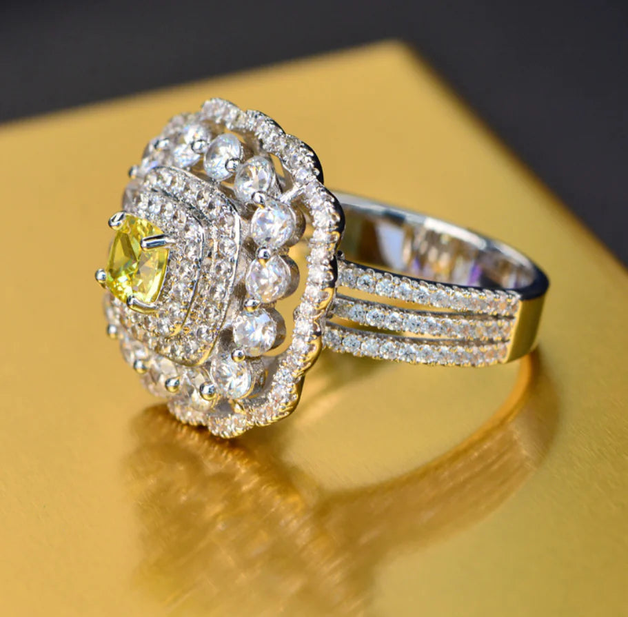 Vintage Style Dual-Color Zirconia Luxury Ring