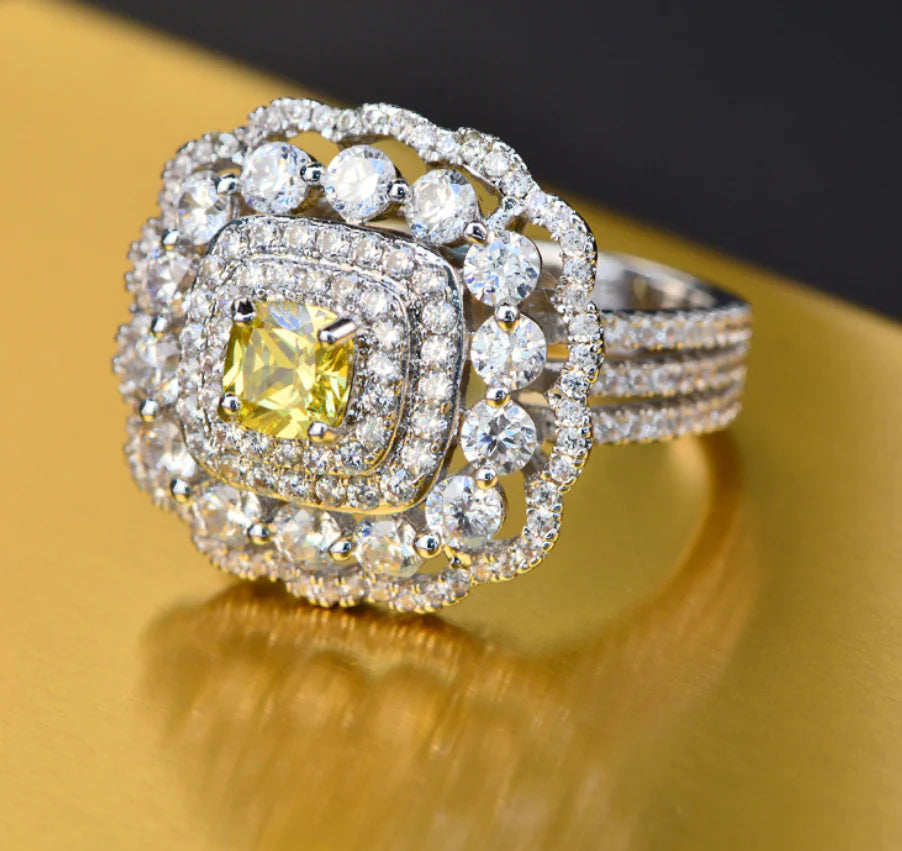 Vintage Style Dual-Color Zirconia Luxury Ring